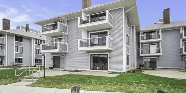 400 Lakeview