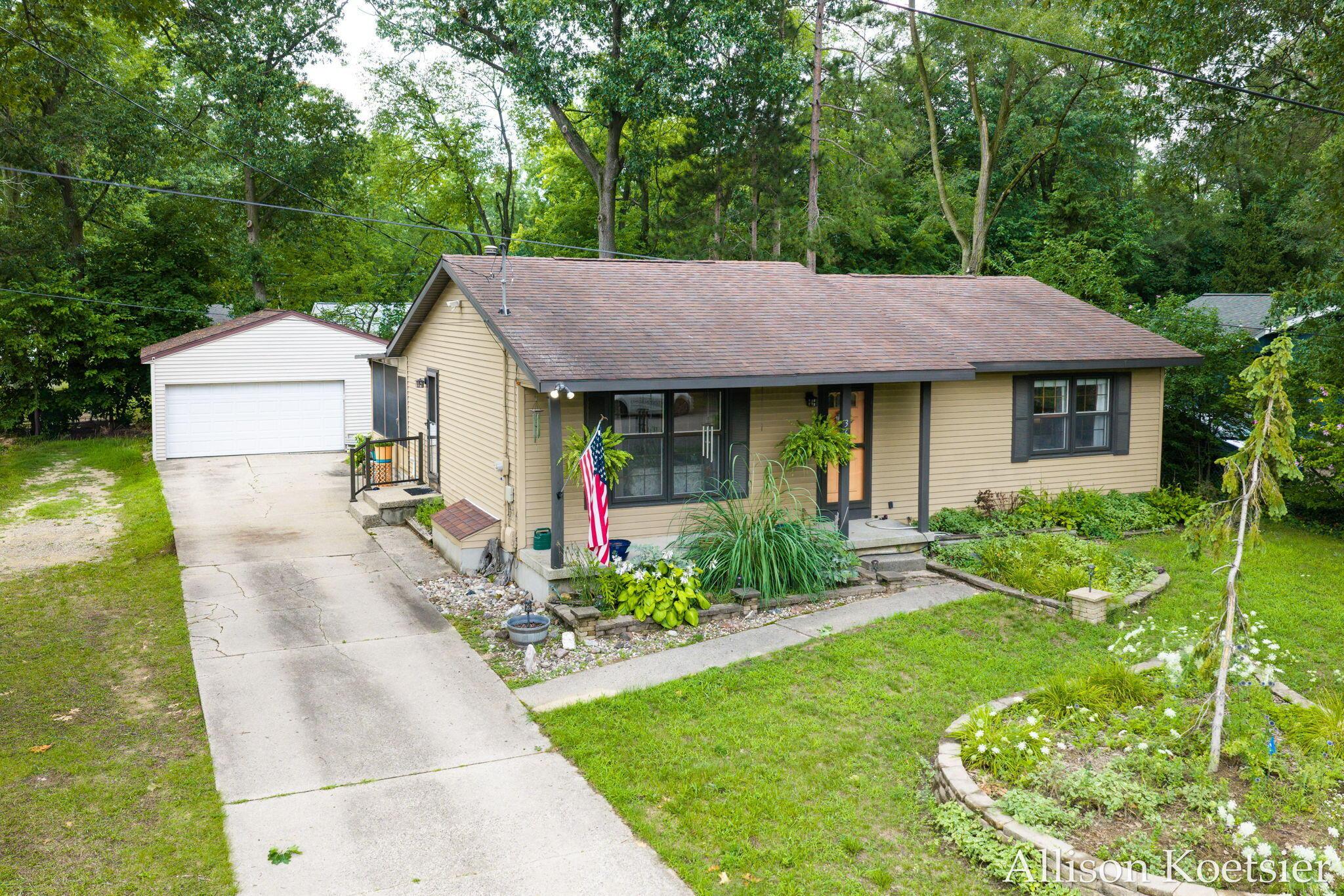 Image 2: 1-web-or-mls-3609 Jupiter Ave NE, Grand