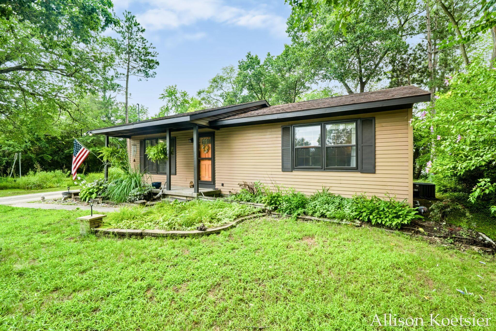 Image 3: 4-web-or-mls-3609 Jupiter Ave NE, Grand
