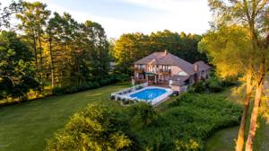 3144 S Lakeshore Drive