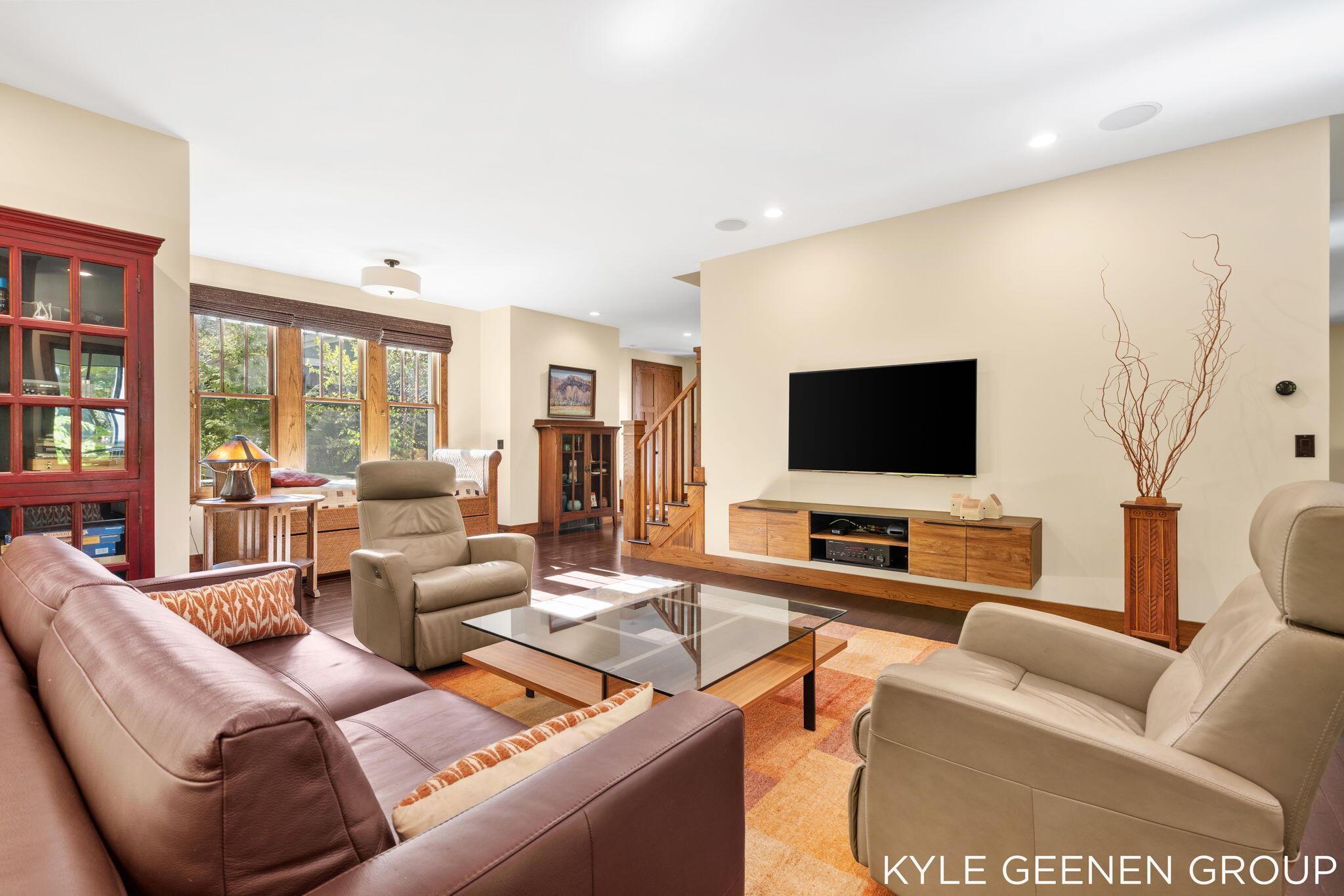 Image 2: 15-web-or-mls-06