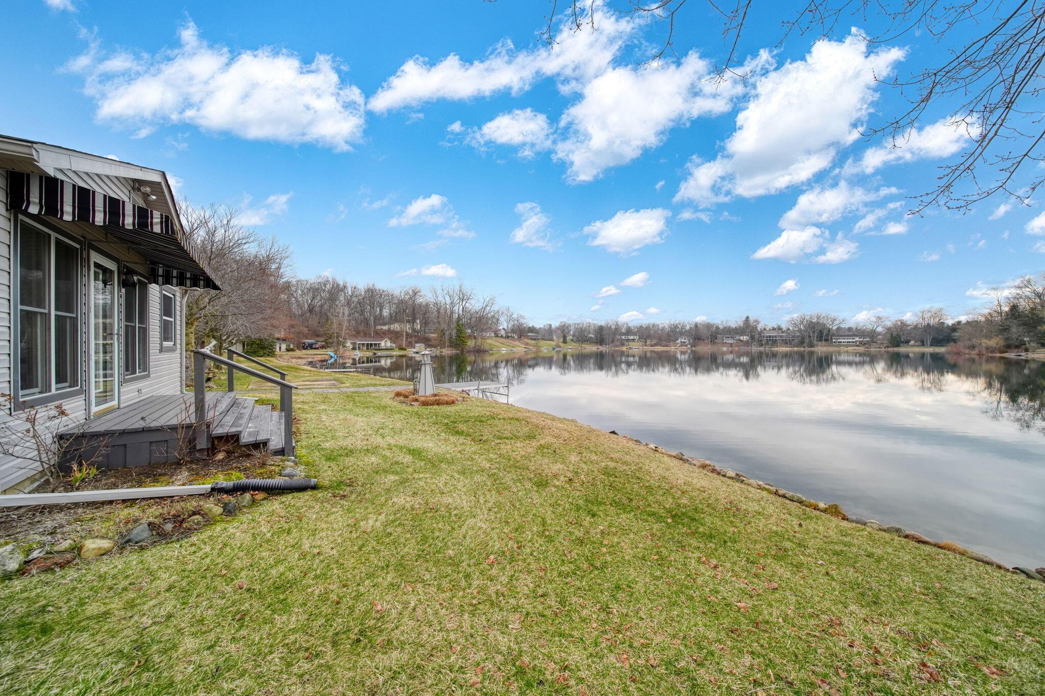 Image 4: lakefront-backyard-white-lake.jpg