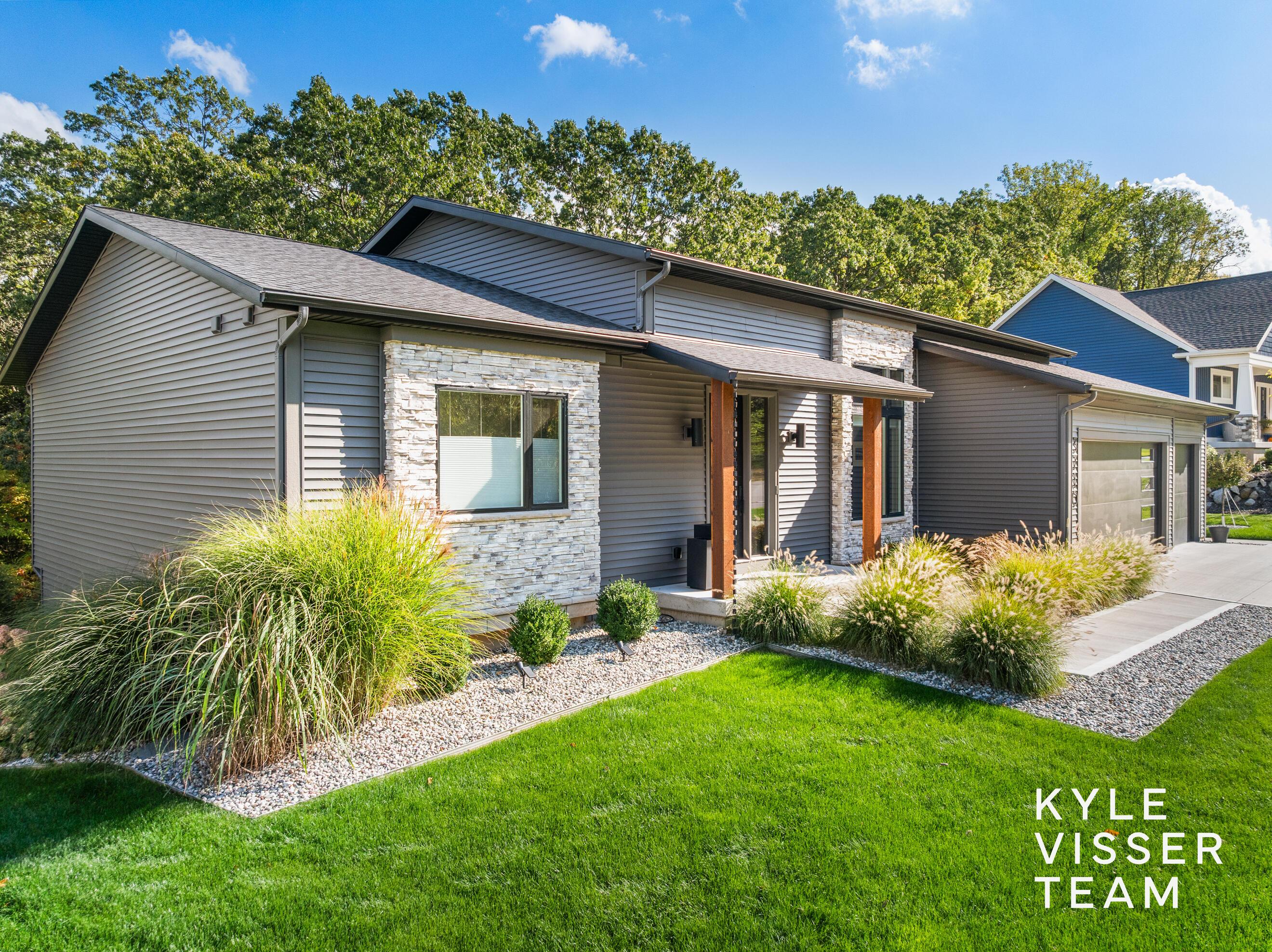 Image 3: Exterior Front