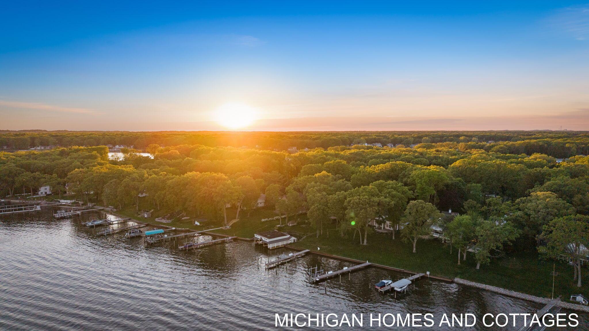 Image 2: 145-web-or-mls-714-n-shore-dr