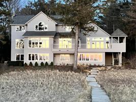 4117 N Lakeshore