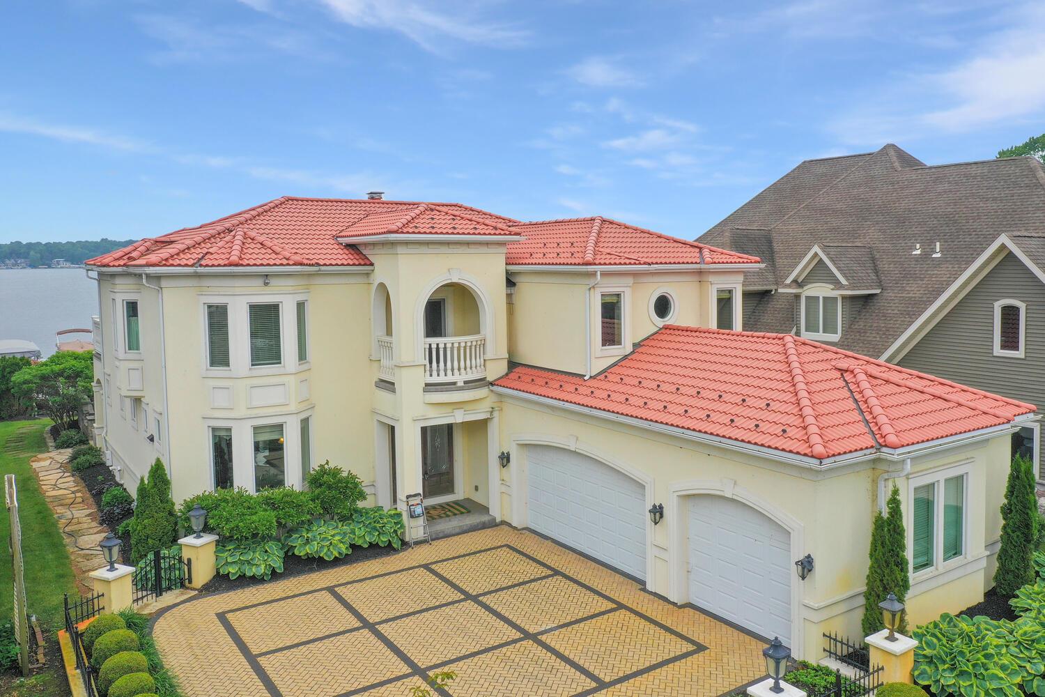 Image 1: 68283 Park Shore Dr Cassopolis