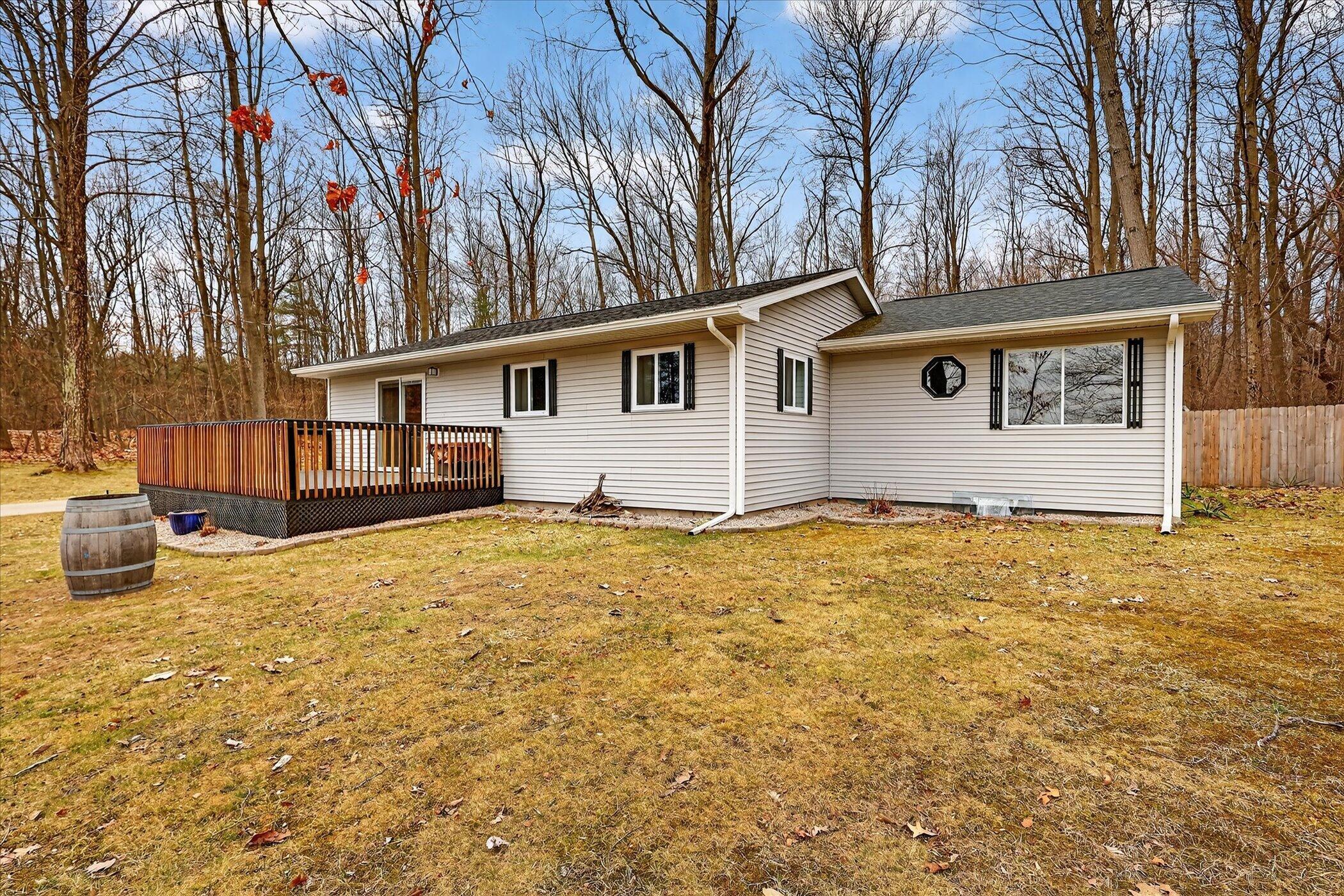 Image 2: 02-6633-Birchshore-Dr-Lakeview-MI-48850-