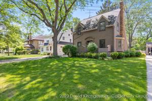 957 Maxwell SE