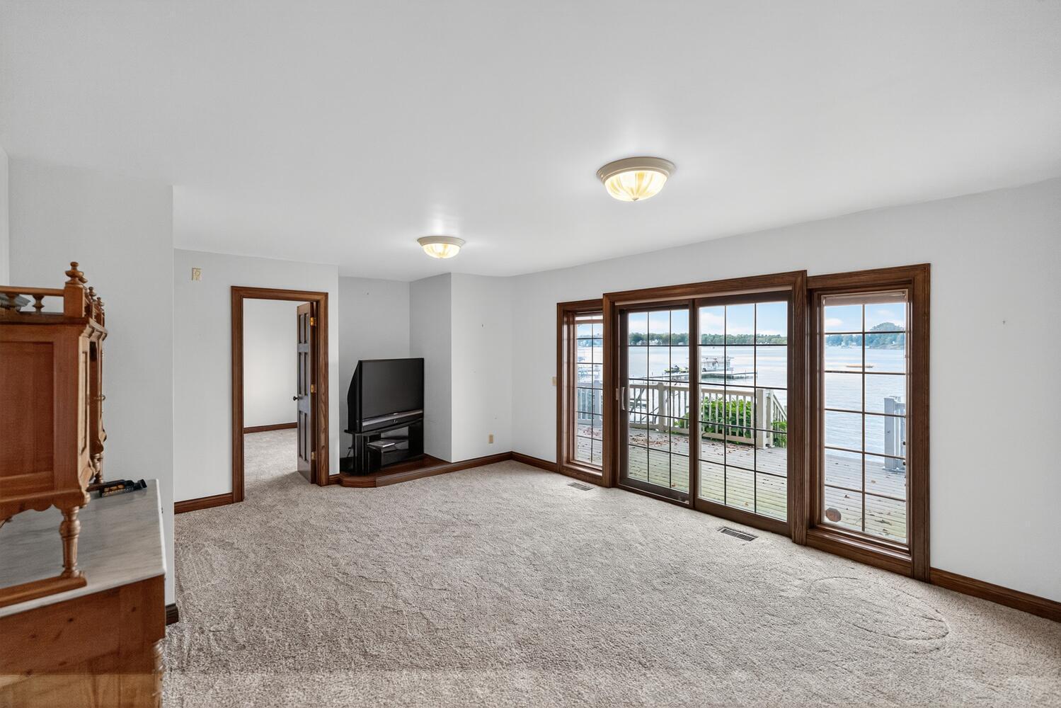 Image 2: 21344 Carlton Ave Cassopolis-large-009-0