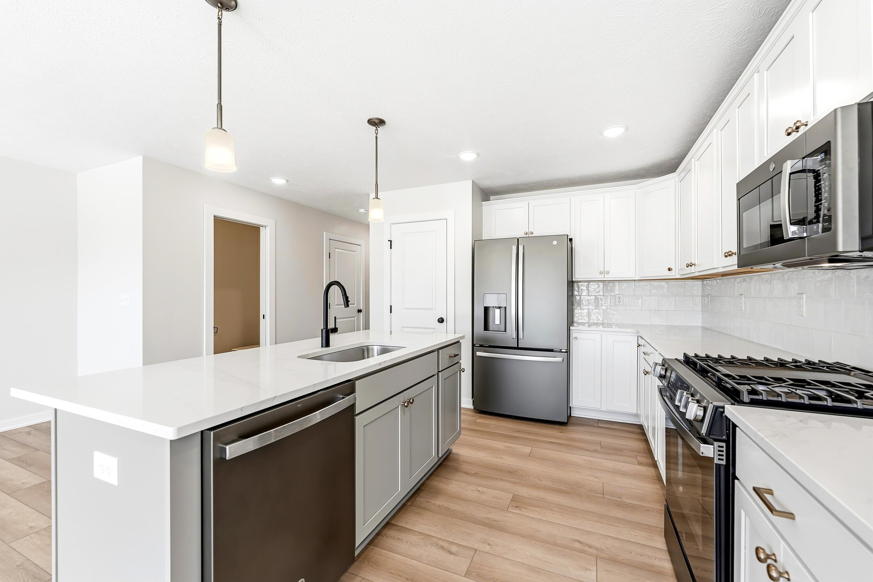 Image 4: Kitchen