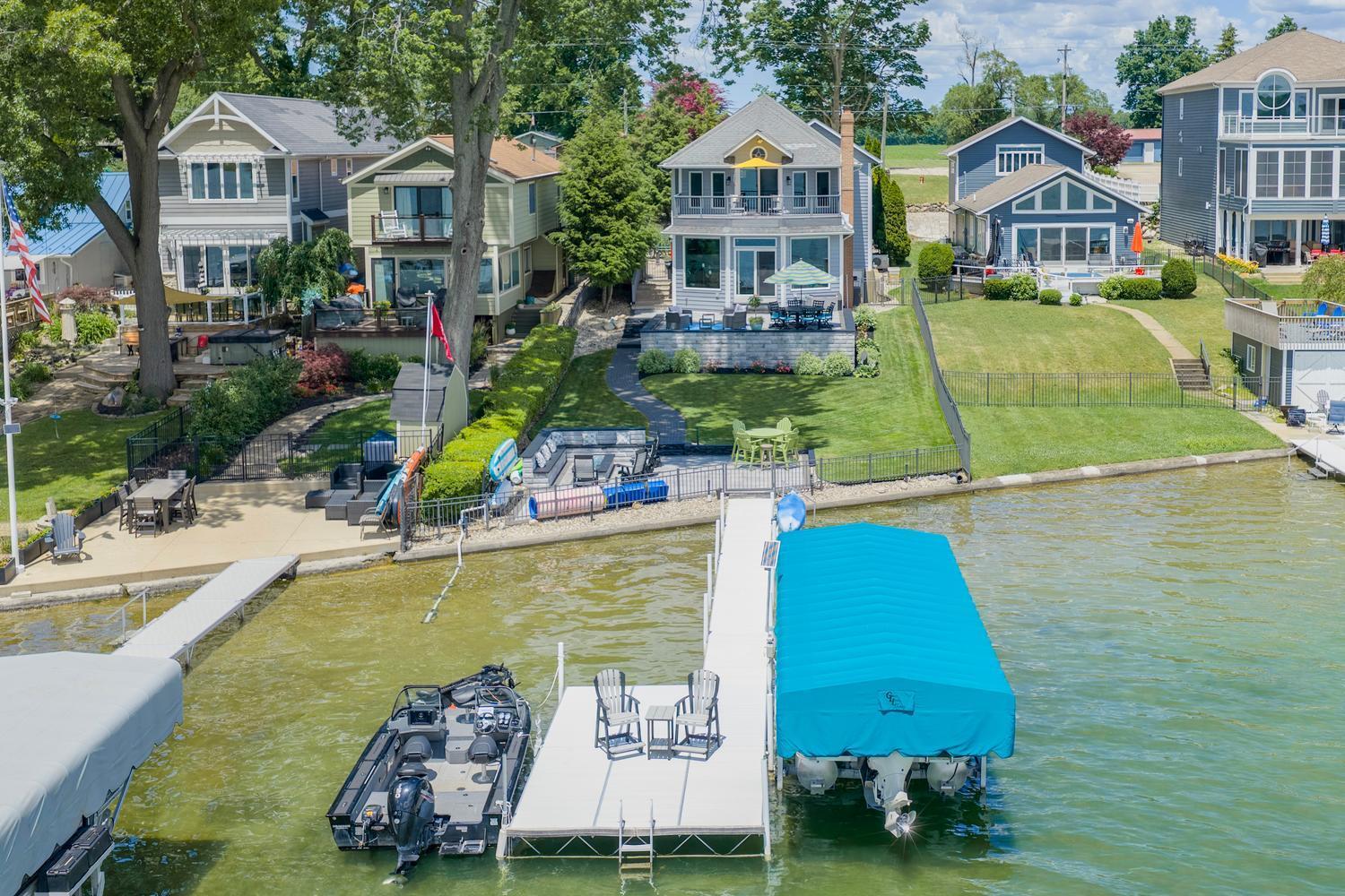 Image 2: 23631 N Shore Dr Edwardsburg-large-002-0
