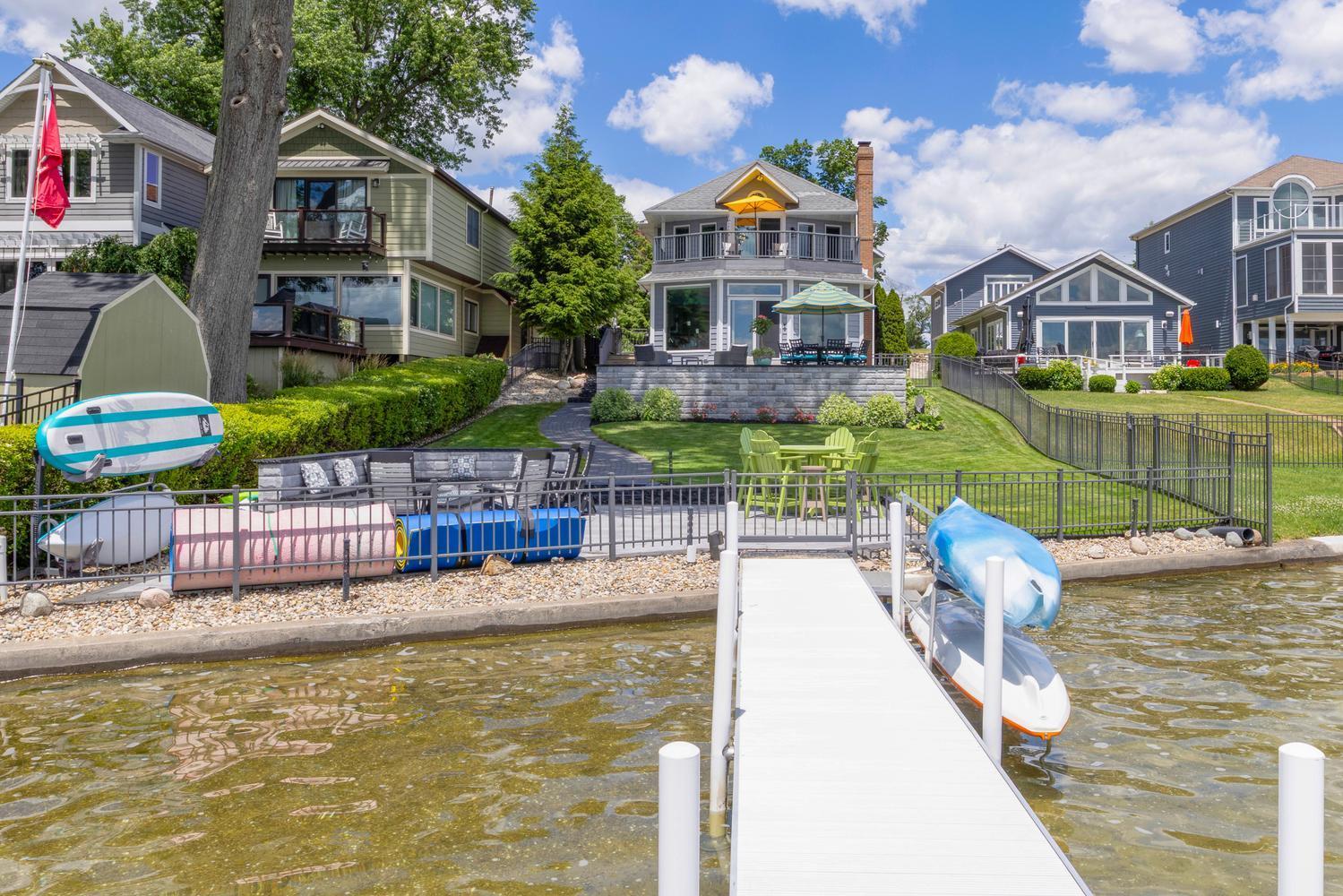 Image 4: 23631 N Shore Dr Edwardsburg-large-004-0