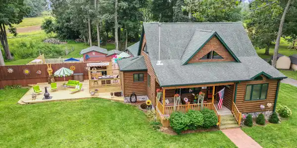 637 Swains Lake