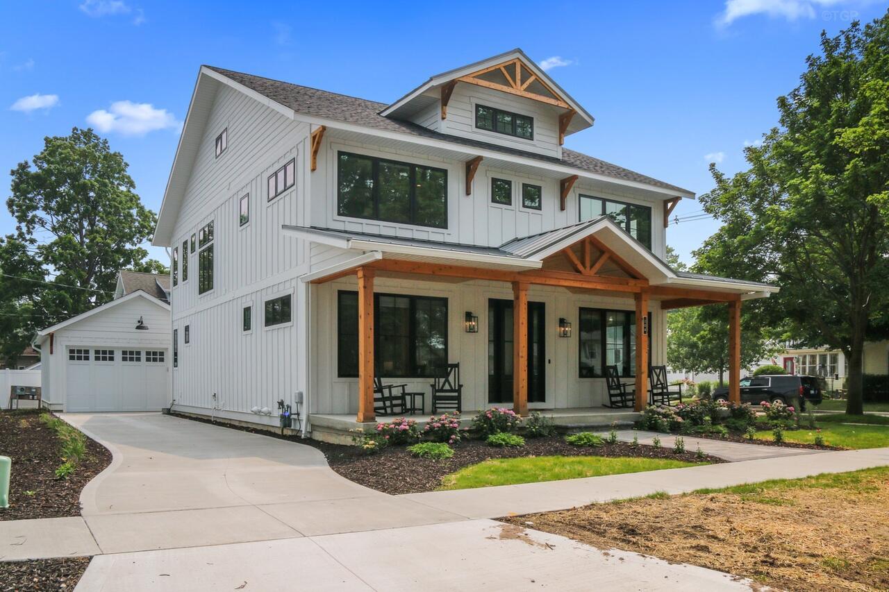Image 1: Enjoy great views from the front porch