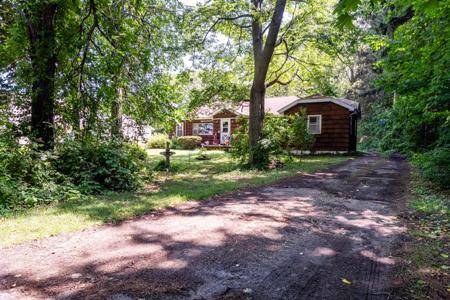 3633 Lakeshore Drive