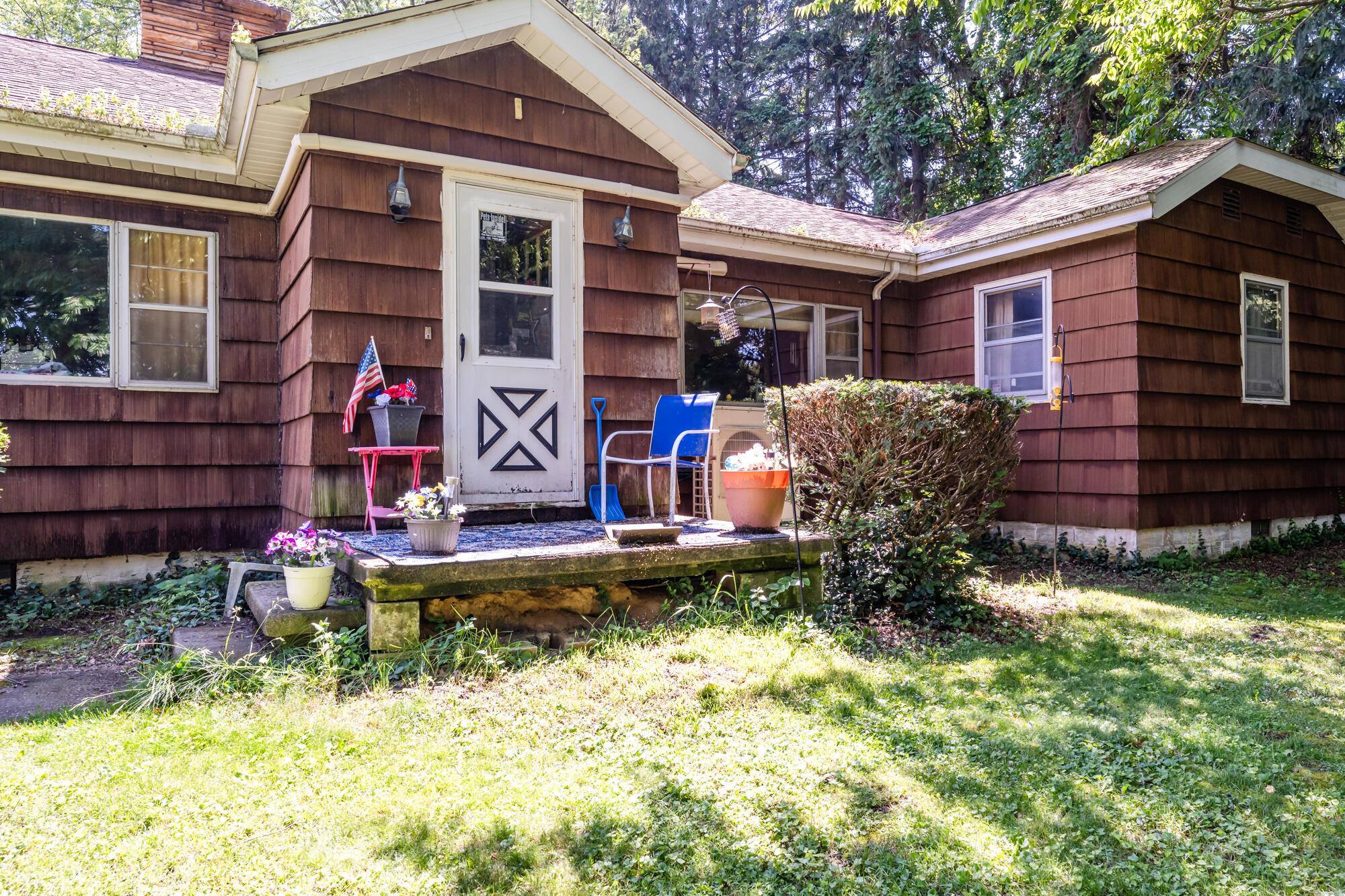 Image 3: Lakeshore-103