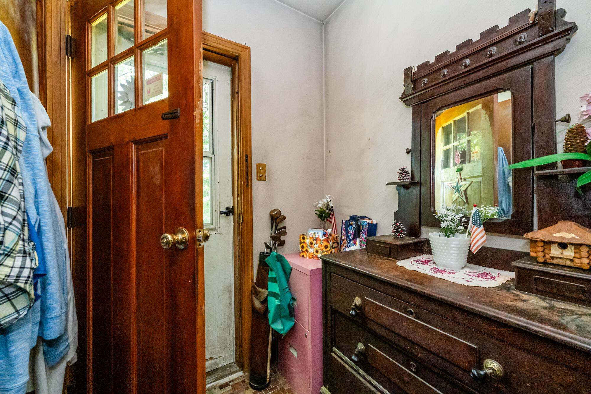 Image 4: Lakeshore-104