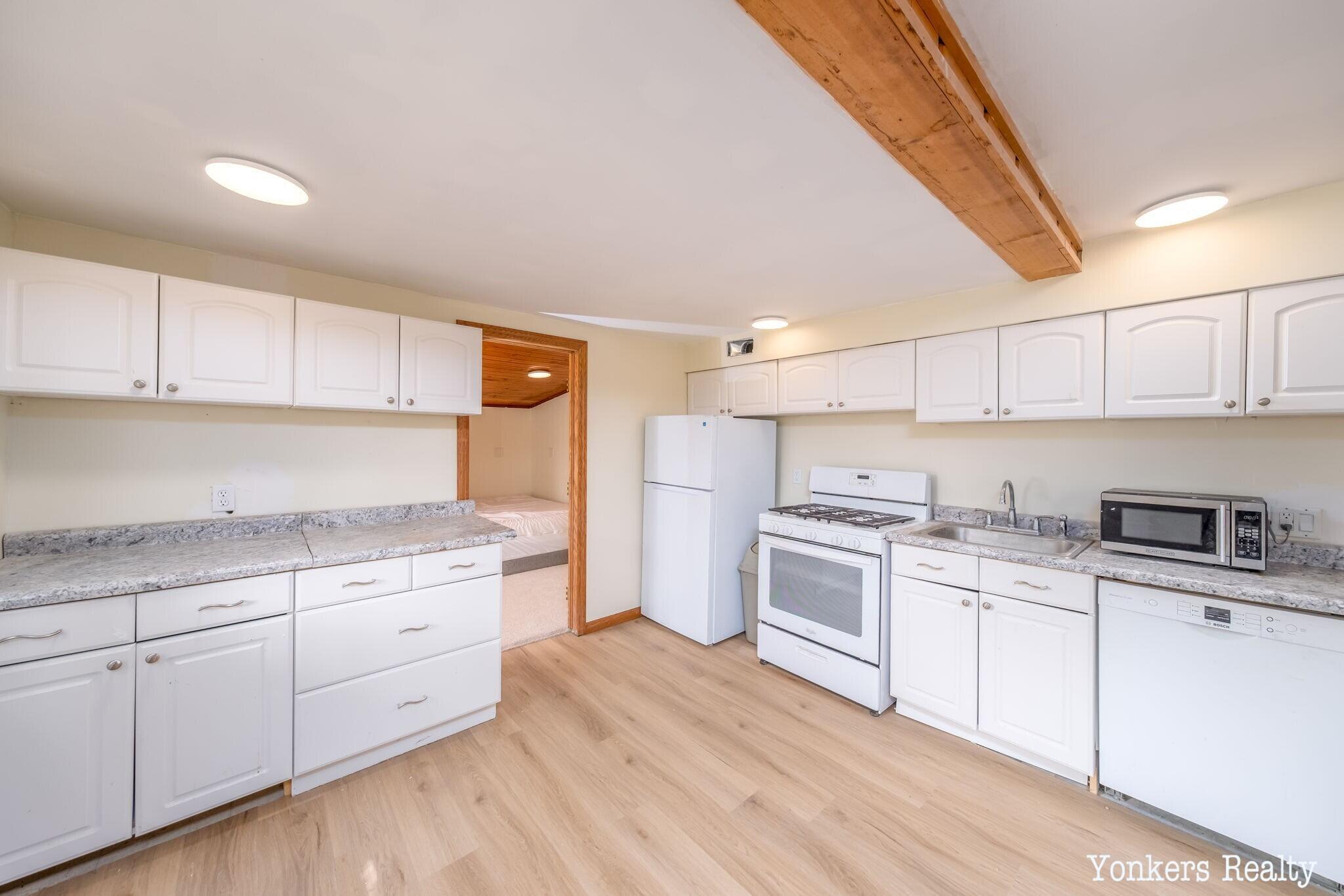 Image 3: KITCHEN