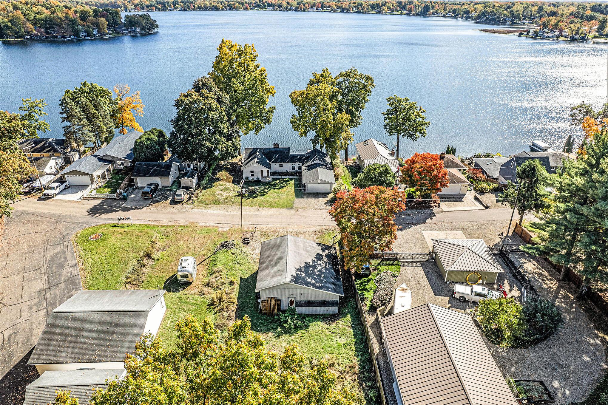 Image 2: 3411 W Shore Dr, Battle Creek, MI 49017