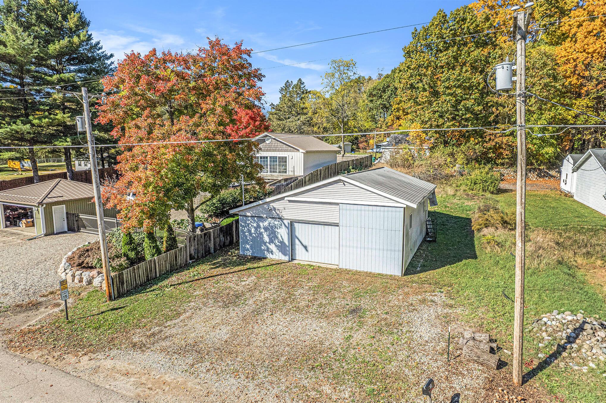 Image 4: 3411 W Shore Dr, Battle Creek, MI 49017