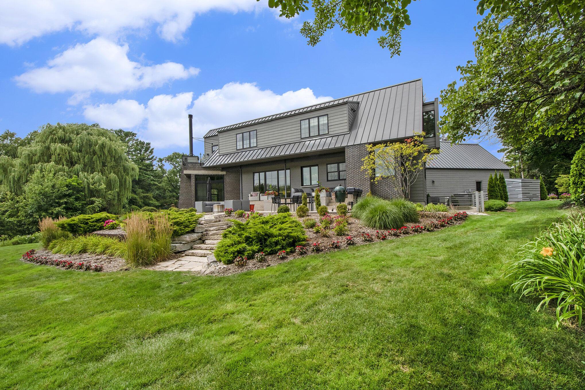 Image 3: 3a Exterior