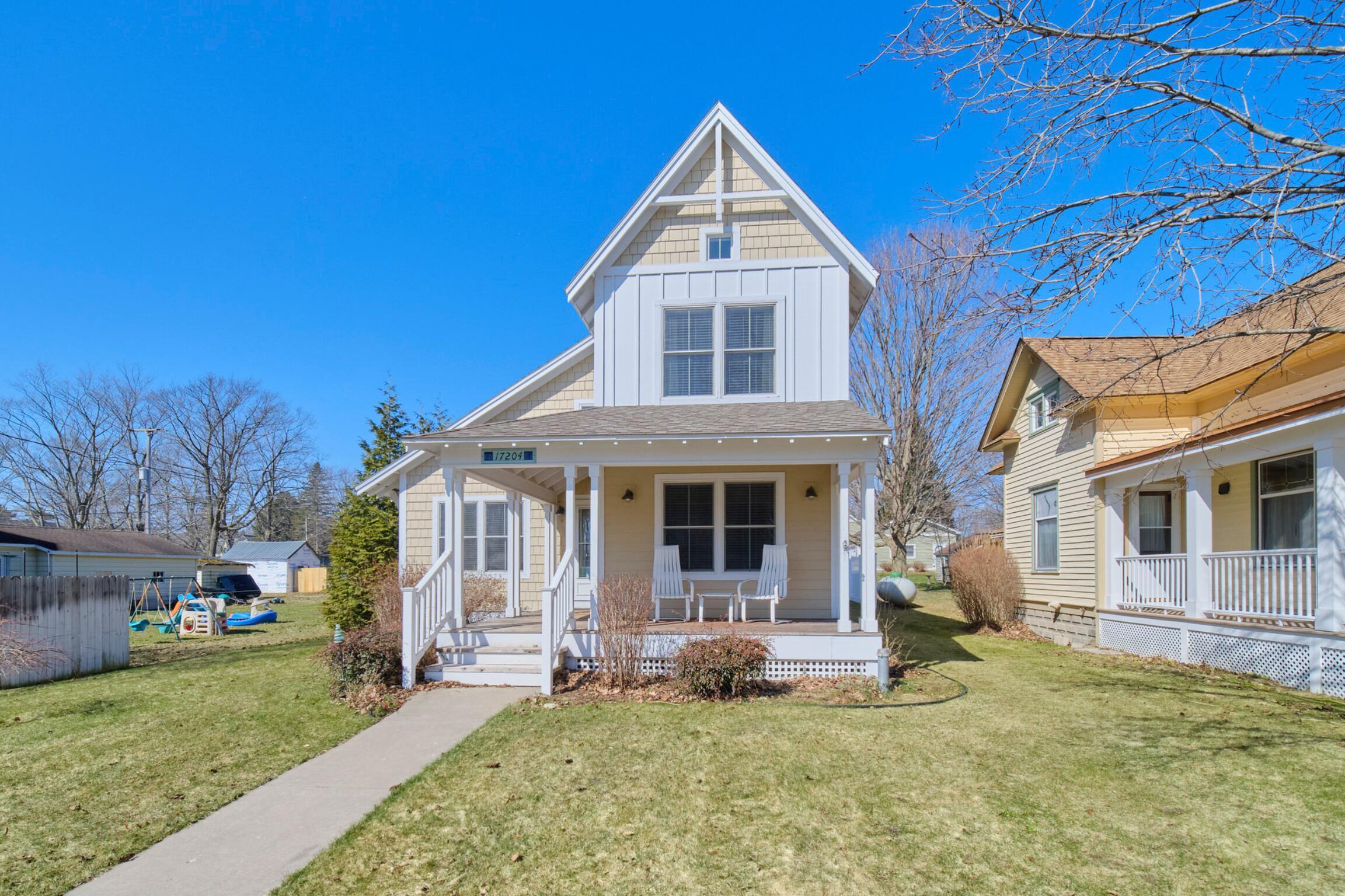 Image 2: Charming view from street