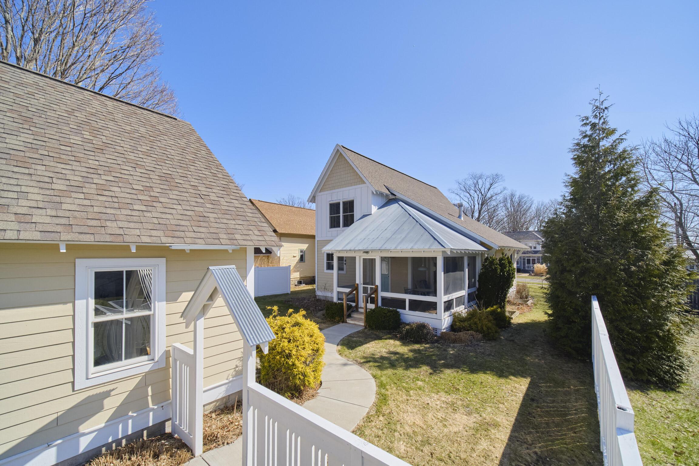 Image 3: Back view showing screened porch