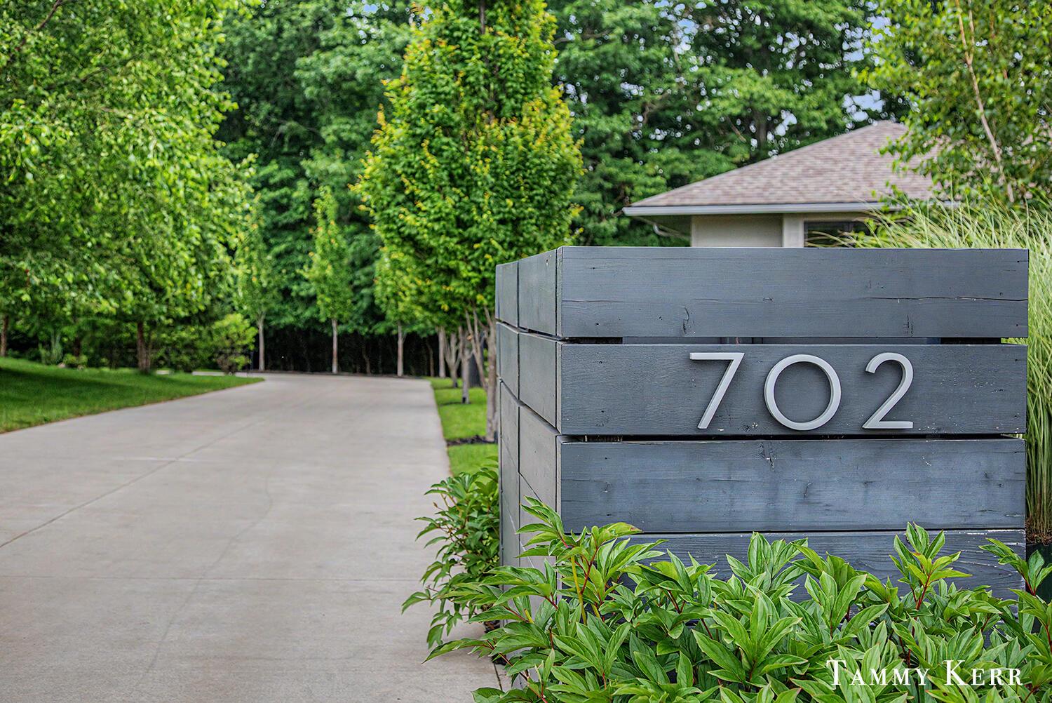 Image 2: 010-702-golfview-drive-driveway-and-addr