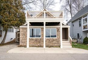 6494 Lakeshore Drive