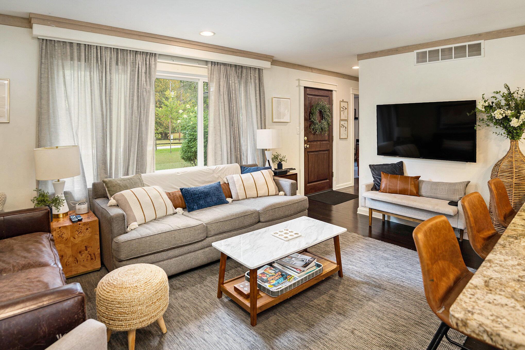 Image 2: Living Room