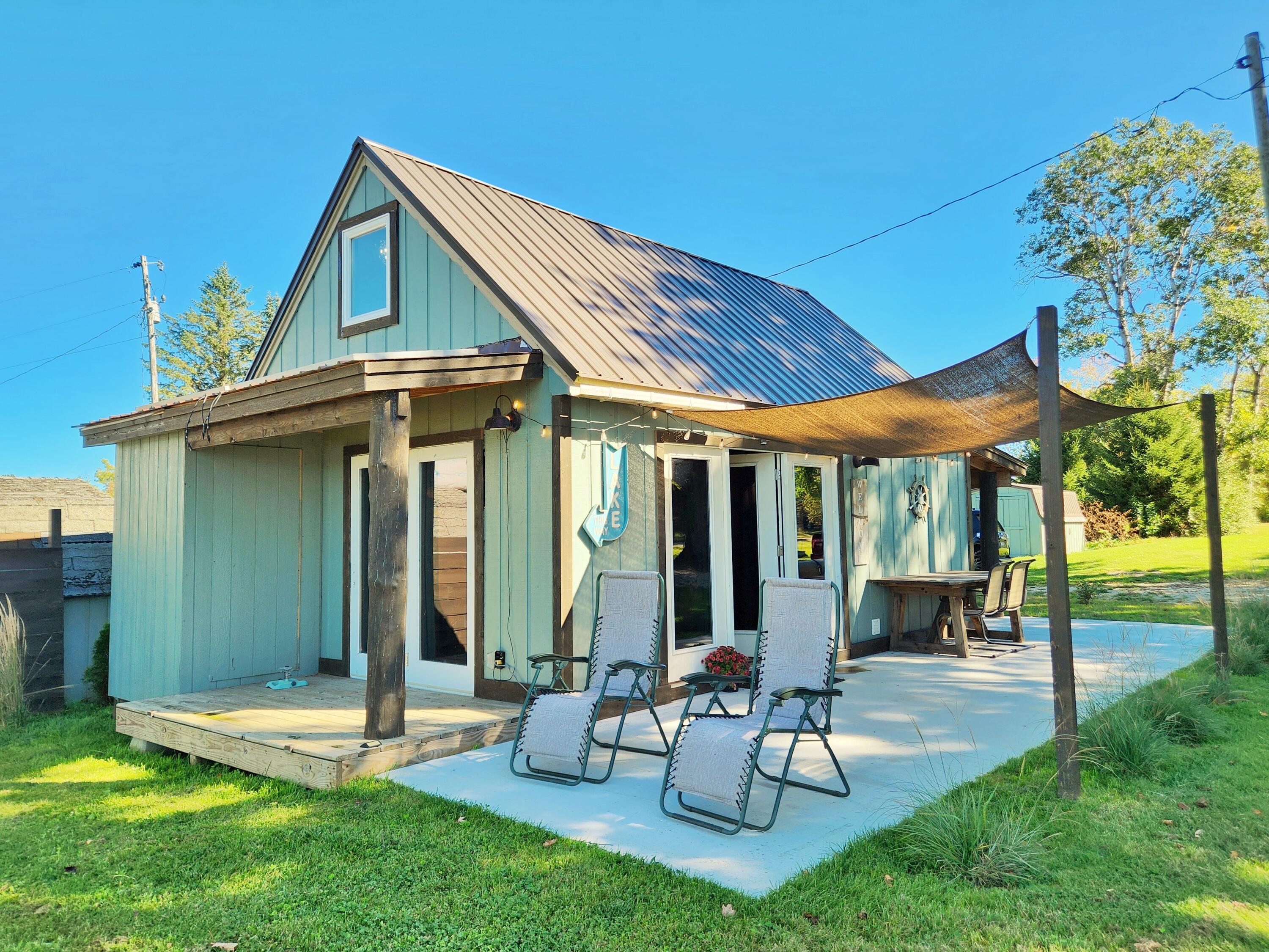 Image 4: 16x24 Day Beach House