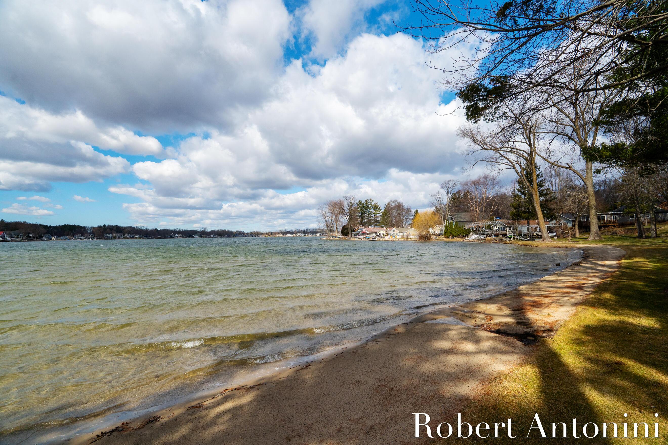 Image 3: 75' of Private Frontage