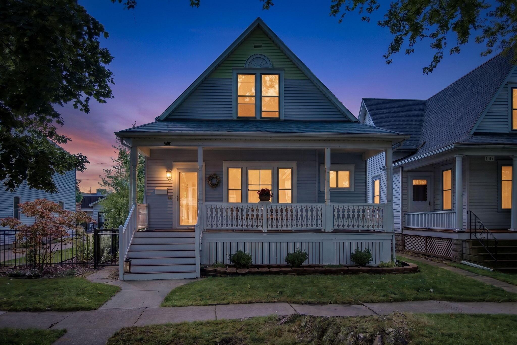 Image 2: 2-web-or-mls-1013StateSt_SkyVibeMedia-65