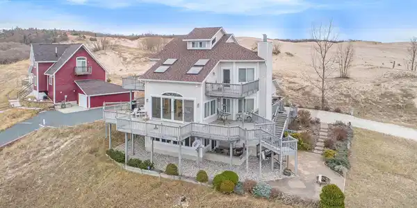 2810 N Sahara Trail