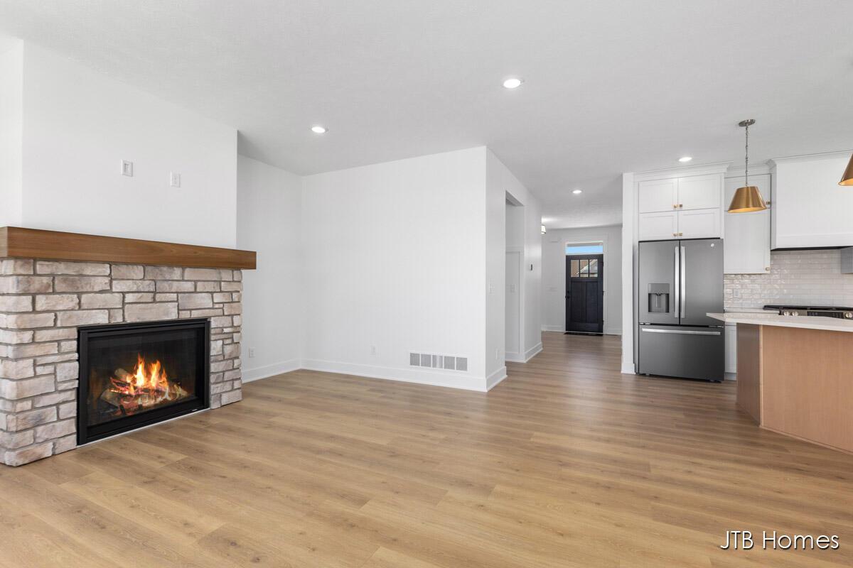 Image 4: 114 PW_Whitby_1003