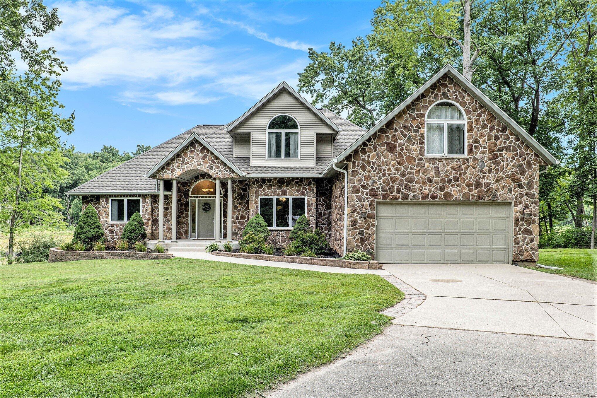 Image 3: Look at that stone work!