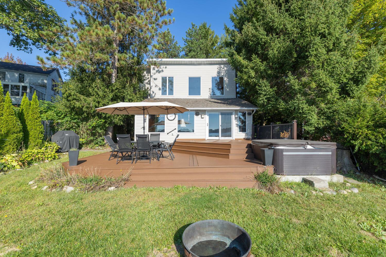 Image 1: 24199 N Shore Dr Edwardsburg