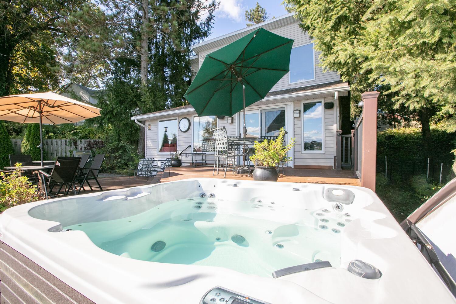 Image 4: 24199 N Shore Dr Edwardsburg-large-003-0