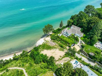 4275 Lake Shore Drive