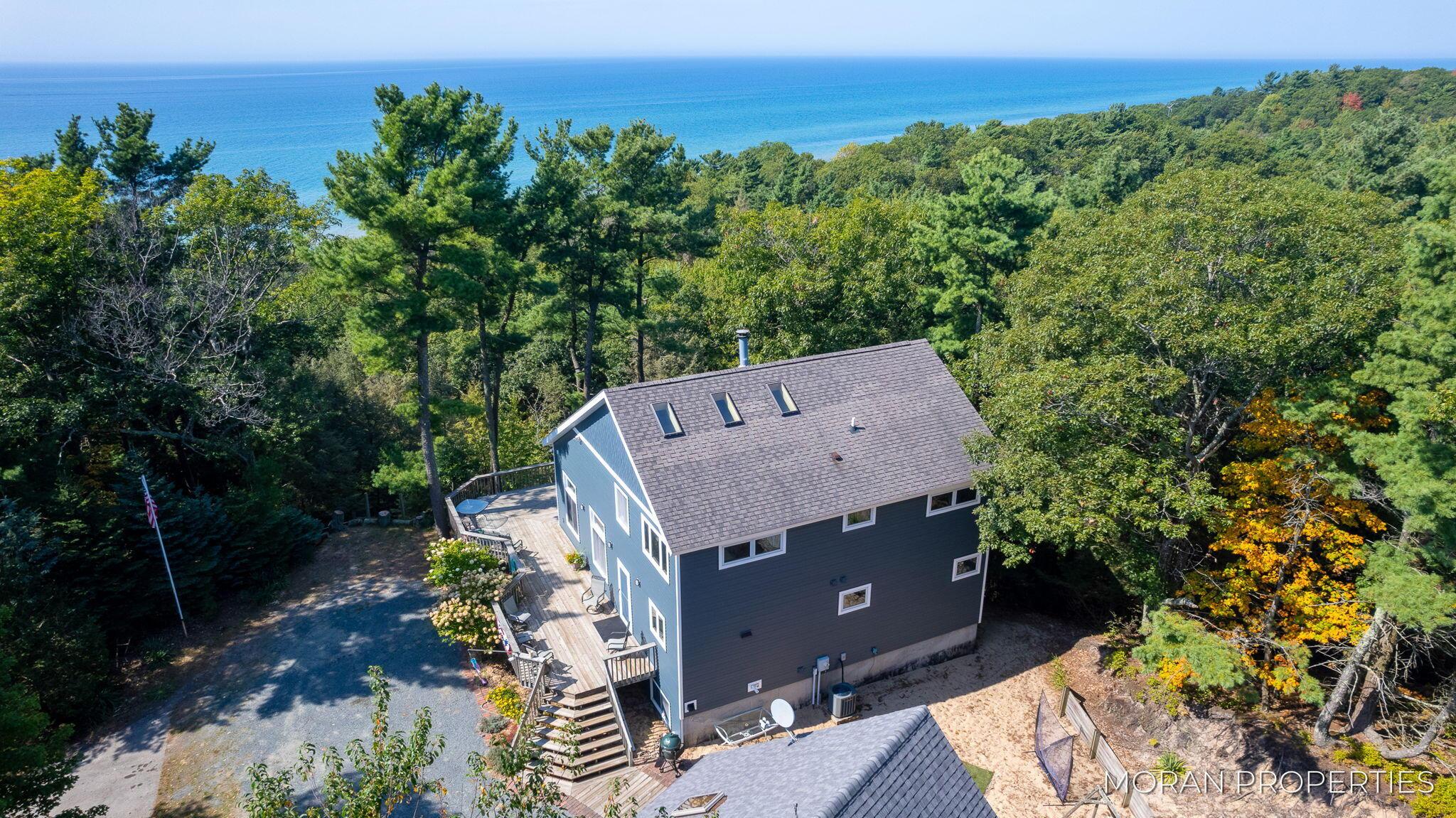 Image 1: 17-web-or-mls-4566-s-lakeview-dr