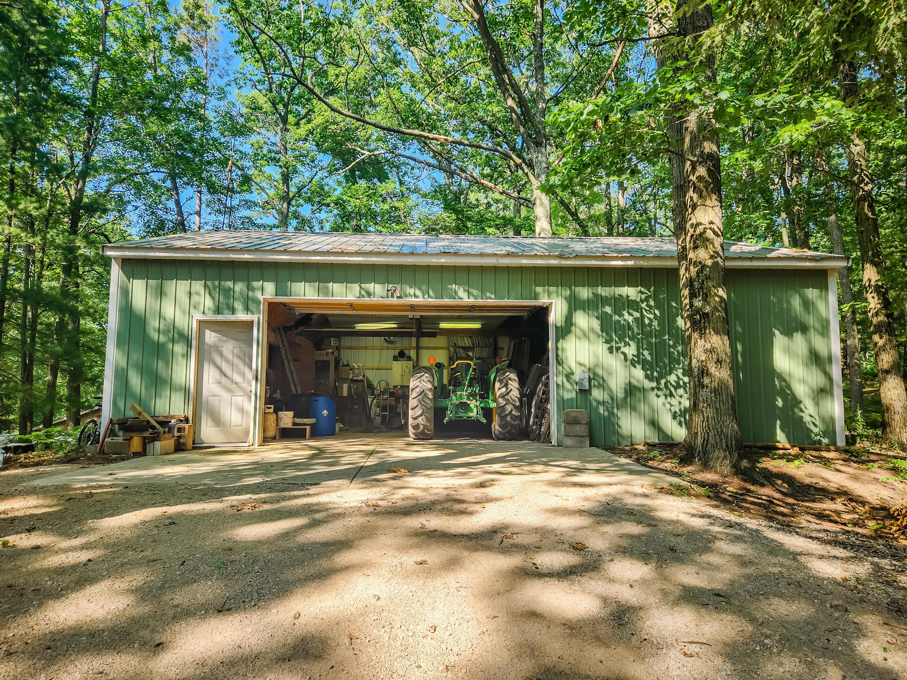 Image 2: .0 x 40 Polebarn