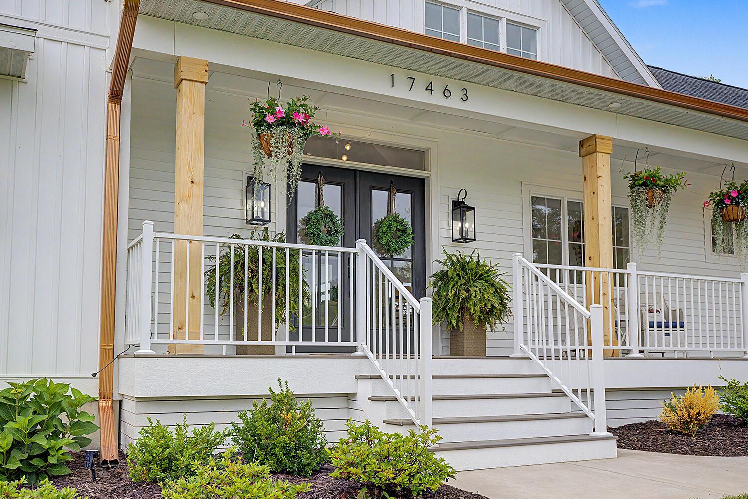 Image 3: front porch straignt
