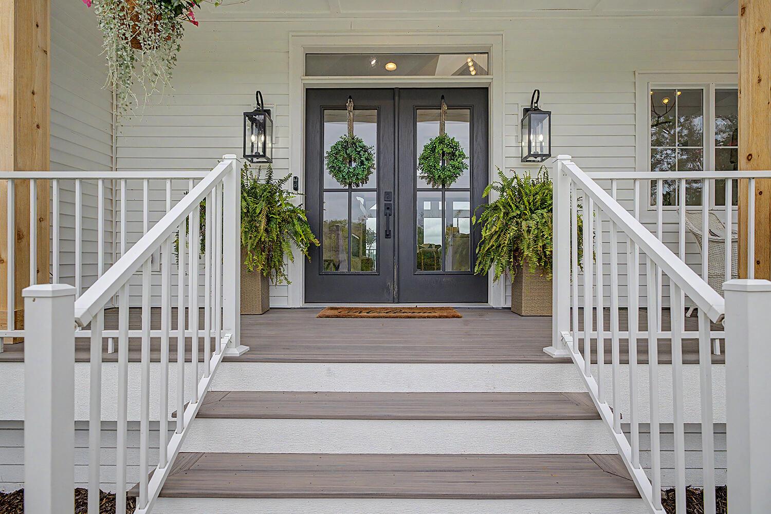 Image 4: Welcoming entry