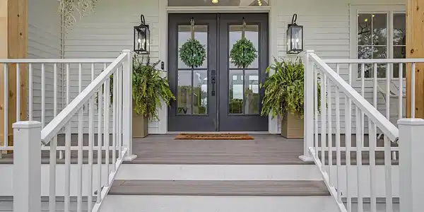 Image 4: Welcoming entry
