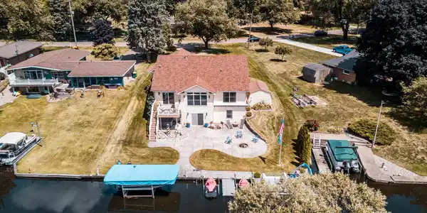 315 Lakeshore Drive