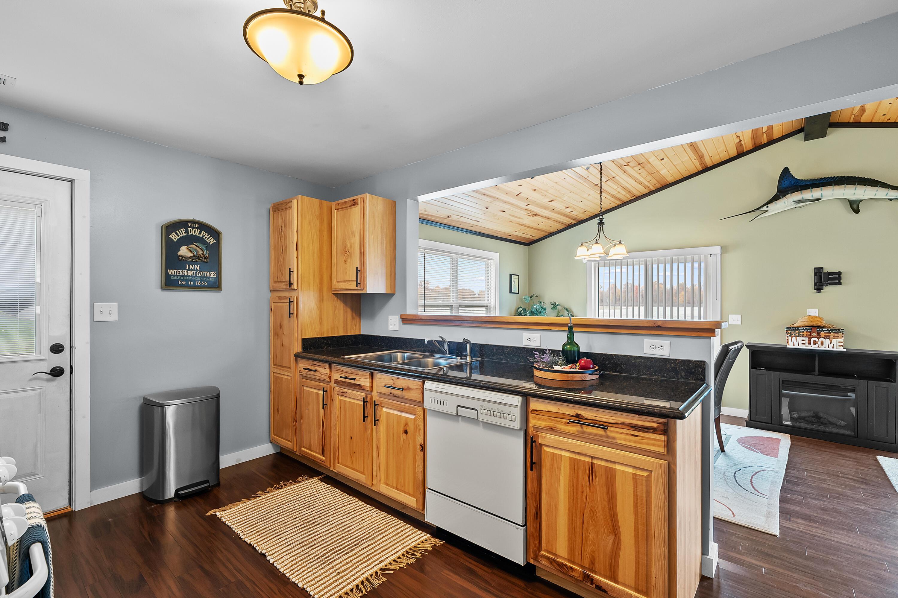 Image 4: LC - Park St N 41758 Paw Paw 49079-5