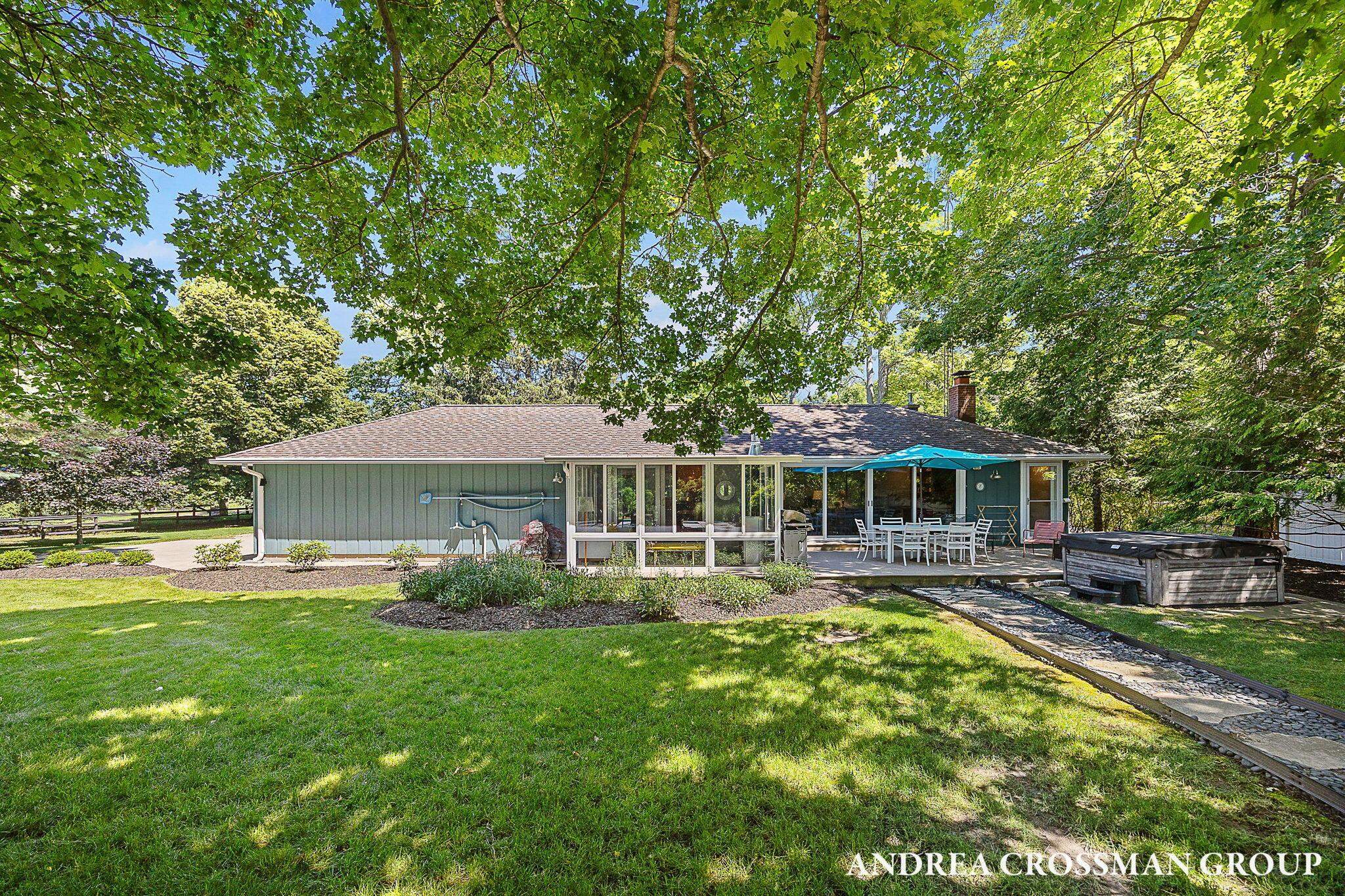 Image 2: 83-web-or-mls-2056-lakeshore-dr