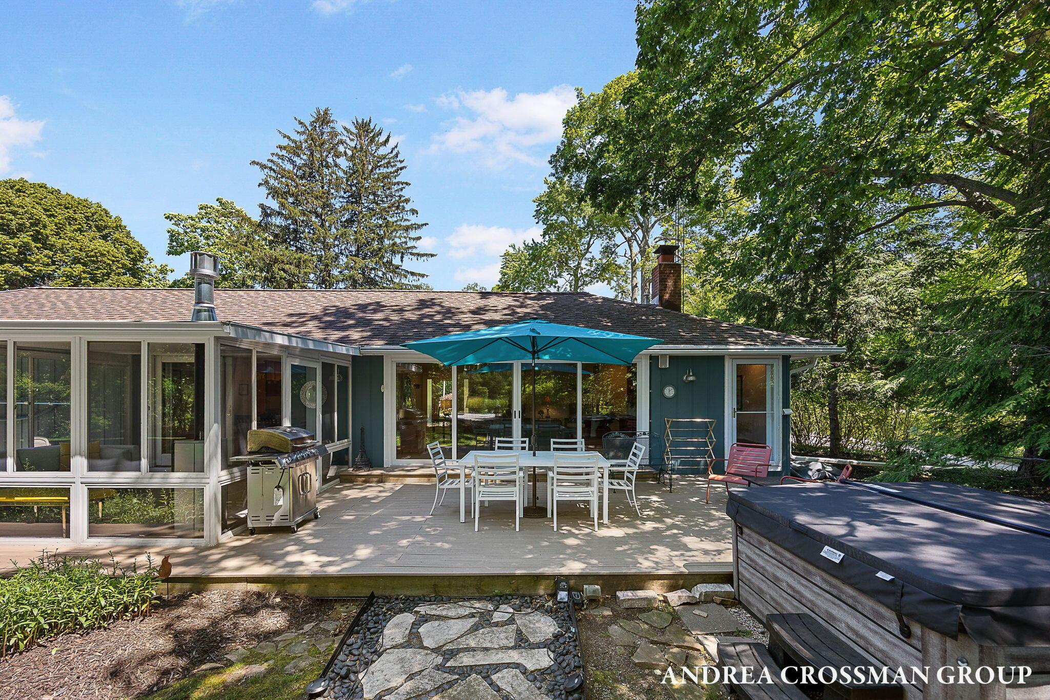 Image 4: 85-web-or-mls-2056-lakeshore-dr