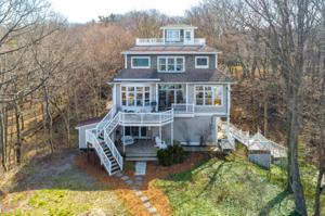 2281 Crescent Walk