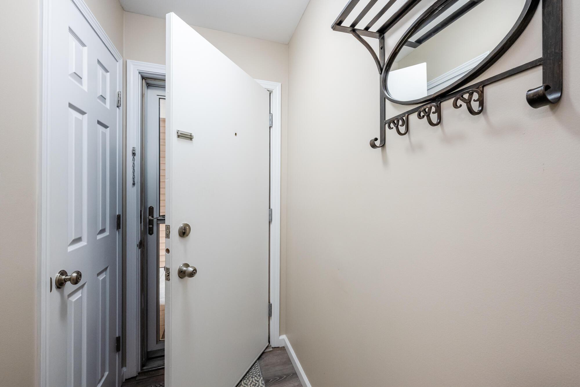 Image 3: N Watervliet-103